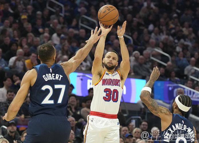 12月13日常规赛:勇士战森林狼 库里高光时刻 12月13日常规赛:勇士战森林狼 库里高光时刻