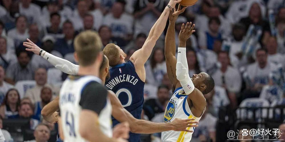 12月13日常规赛:勇士战森林狼 库里高光时刻 12月13日常规赛:勇士战森林狼 库里高光时刻