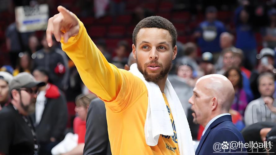 克里斯蒂底角连续运球,高难度后仰三分压哨绝杀 克里斯蒂底角连续运球,高难度后仰三分压哨绝杀